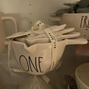 Rae Dunn white measuring cups
